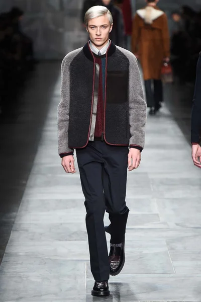 Look 28